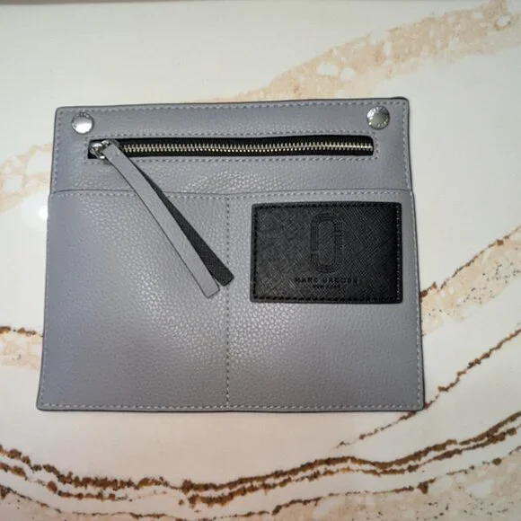 Marc Jacobs leather bag plus pouch & large zip pocket. EUC! Can hold an iPad. - Picture 2 of 9